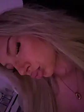 blondeeee online show from May 3, 2026, 3:59 pm
