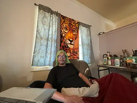 Snapshot of ThrowedWorldWide chatting on March 13, 2026, 2:33 pm ThrowedWorldWide online show from March 13, 2026, 2:33 pm