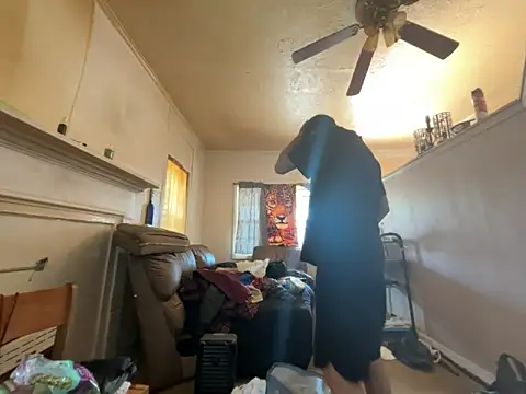 Snapshot of ThrowedWorldWide chatting on March 6, 2026, 8:04 pm ThrowedWorldWide online show from March 6, 2026, 8:04 pm