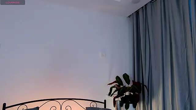 Snapshot of KariDollar chatting on October 7, 2025, 5:41 am KariDollar online show from October 7, 2025, 5:41 am