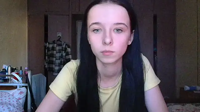 Snapshot of Emilia_Light chatting on October 4, 2025, 5:53 am Emilia Light online show from October 4, 2025, 5:53 am