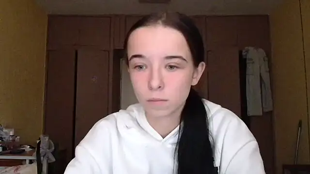 Snapshot of Emilia_Light chatting on October 21, 2025, 7:19 am Emilia Light online show from October 21, 2025, 7:19 am