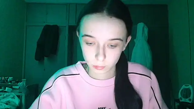 Snapshot of Emilia_Light chatting on November 30, 2025, 3:46 pm Emilia Light online show from November 30, 2025, 3:46 pm