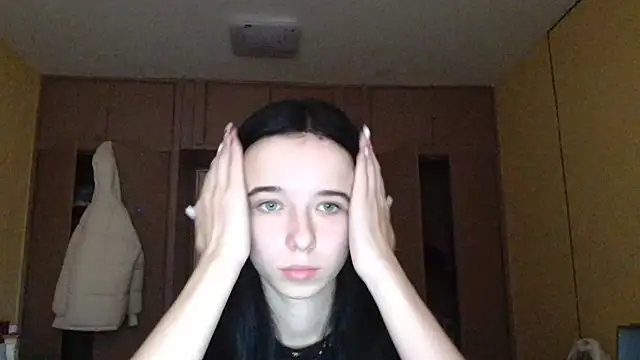 Snapshot of Emilia_Light chatting on November 3, 2025, 6:51 am Emilia Light online show from November 3, 2025, 6:51 am