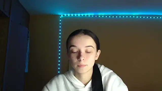 Snapshot of Emilia_Light chatting on October 22, 2025, 7:41 am Emilia Light online show from October 22, 2025, 7:41 am