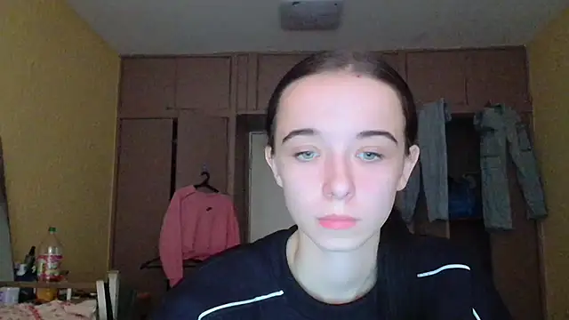 Snapshot of Emilia_Light chatting on October 18, 2025, 9:11 am Emilia Light online show from October 18, 2025, 9:11 am