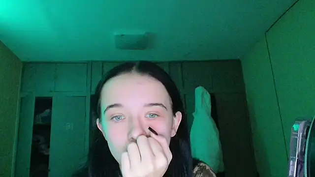 Snapshot of Emilia_Light chatting on December 5, 2025, 7:07 am Emilia Light online show from December 5, 2025, 7:07 am