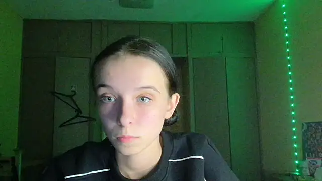 Snapshot of Emilia_Light chatting on October 11, 2025, 6:53 pm Emilia Light online show from October 11, 2025, 6:53 pm