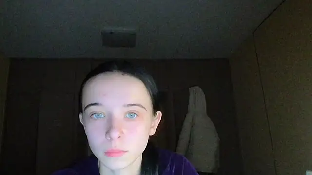 Snapshot of Emilia_Light chatting on November 10, 2025, 6:07 am Emilia Light online show from November 10, 2025, 6:07 am