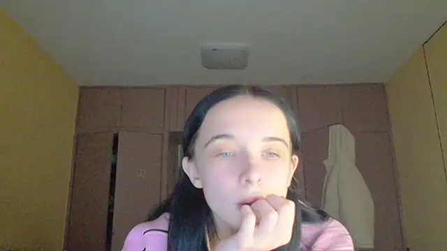 Snapshot of Emilia_Light chatting on December 3, 2025, 8:47 am Emilia Light online show from December 3, 2025, 8:47 am