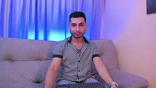 Taylor Lewiis online show from October 3, 2025, 4:03 am
