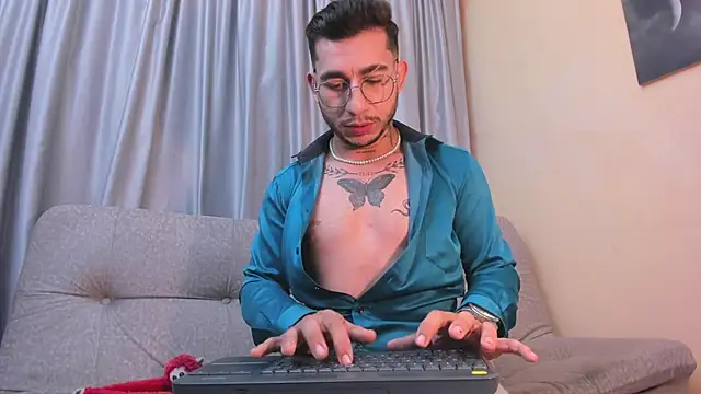 Taylor Lewiis online show from October 5, 2025, 4:03 am