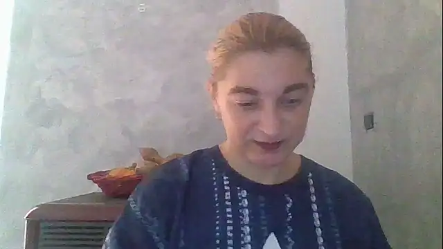 Snapshot of GoldenAngelMilf chatting on March 3, 2026, 12:01 pm GoldenAngelMilf online show from March 3, 2026, 12:01 pm