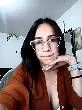 Snapshot of YaraDuartee chatting on October 21, 2025, 2:11 am YaraDuartee online show from October 21, 2025, 2:11 am