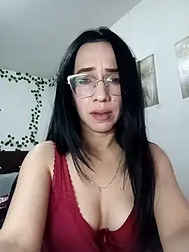 Snapshot of YaraDuartee chatting on October 29, 2025, 9:03 pm YaraDuartee online show from October 29, 2025, 9:03 pm