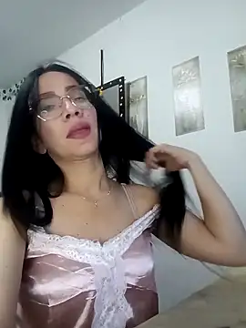 Snapshot of YaraDuartee chatting on November 2, 2025, 8:47 pm YaraDuartee online show from November 2, 2025, 8:47 pm