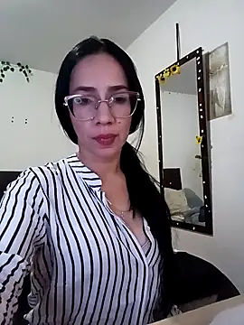 Snapshot of YaraDuartee chatting on October 15, 2025, 11:46 pm YaraDuartee online show from October 15, 2025, 11:46 pm