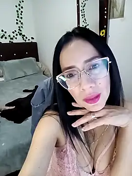 Snapshot of YaraDuartee chatting on November 3, 2025, 11:08 pm YaraDuartee online show from November 3, 2025, 11:08 pm