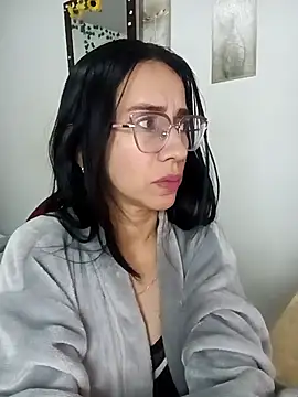 Snapshot of YaraDuartee chatting on December 13, 2025, 8:04 pm YaraDuartee online show from December 13, 2025, 8:04 pm