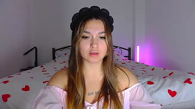 Snapshot of YourEmily_xx chatting on October 14, 2025, 10:27 am YourEmily xx online show from October 14, 2025, 10:27 am