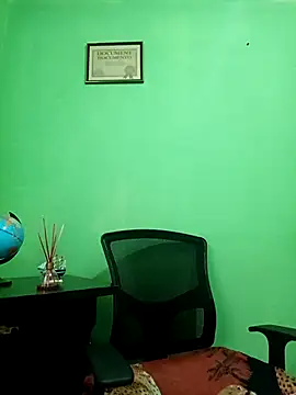 Snapshot of VANESSA__01 chatting on November 6, 2025, 2:10 pm VANESSA 01 online show from November 6, 2025, 2:10 pm