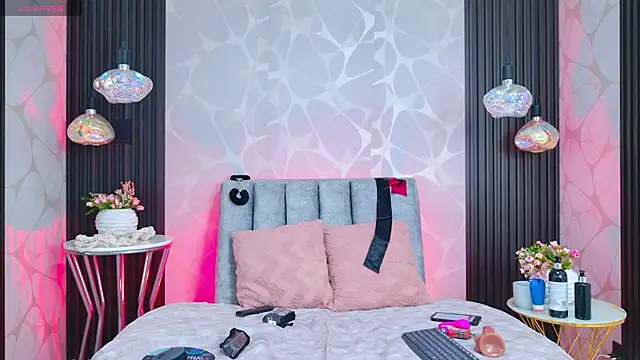 LiaTeylor online show from February 20, 2026, 7:05 pm