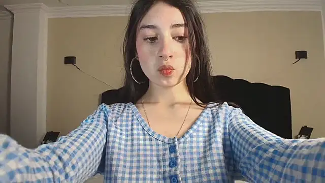 Snapshot of GabySweett_ chatting on October 8, 2025, 1:23 pm GabySweett online show from October 8, 2025, 1:23 pm