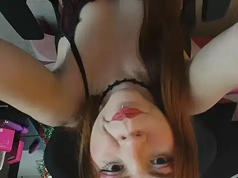 Snapshot of CuteFlame chatting on October 10, 2025, 2:18 pm CuteFlame online show from October 10, 2025, 2:18 pm