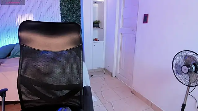 Caroline Millerr online show from April 13, 2026, 11:25 am