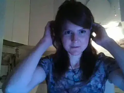 Snapshot of Arivonne chatting on February 28, 2026, 9:14 pm Arivonne online show from February 28, 2026, 9:14 pm