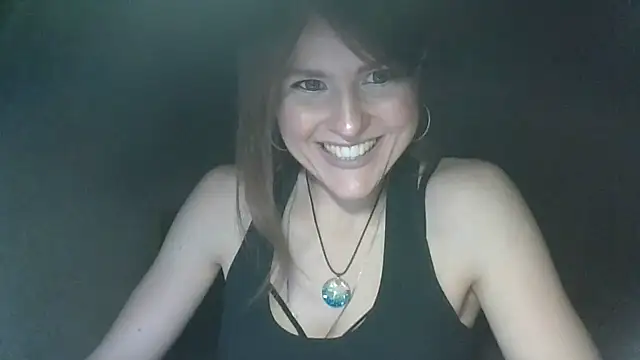 Snapshot of Arivonne chatting on April 3, 2026, 6:14 pm Arivonne online show from April 3, 2026, 6:14 pm