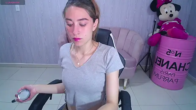 Snapshot of beba_fox_a chatting on November 9, 2025, 12:20 pm beba fox a online show from November 9, 2025, 12:20 pm