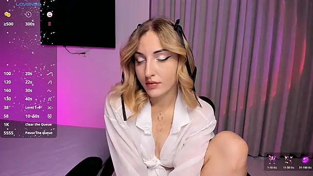 Snapshot of AmyVilvet_ chatting on March 10, 2026, 10:58 pm AmyVilvet online show from March 10, 2026, 10:58 pm