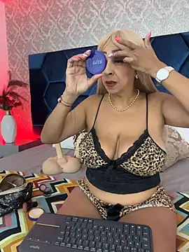 Snapshot of Angelina_Roa chatting on August 6, 2026, 2:23 pm Angelina Roa online show from August 6, 2026, 2:23 pm