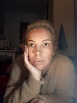 Snapshot of Conny_Shellie chatting on November 27, 2025, 9:32 am Conny Shellie online show from November 27, 2025, 9:32 am