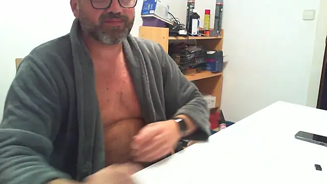 Snapshot of morenet_festero chatting on April 28, 2026, 6:45 pm morenet festero online show from April 28, 2026, 6:45 pm