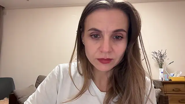 AnnieLove7722 online show from October 8, 2025, 9:37 pm