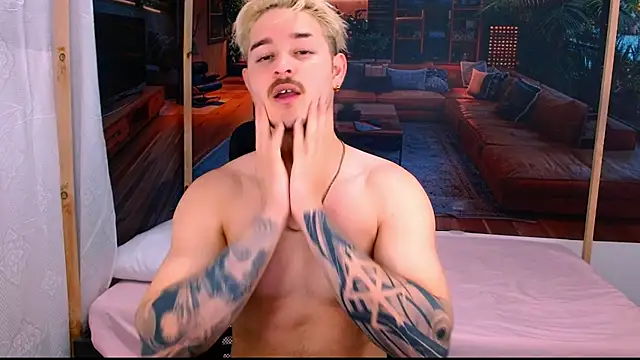 AlexPiersss online show from October 31, 2025, 7:10 pm