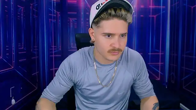 AlexPiersss online show from October 17, 2025, 7:15 pm