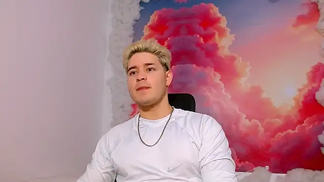 AlexPiersss online show from November 19, 2025, 7:14 pm