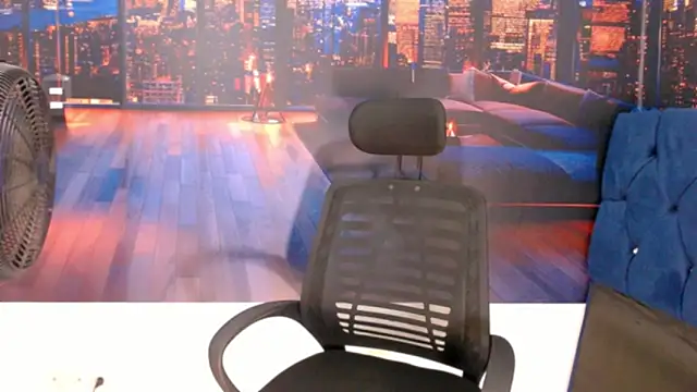 Snapshot of RomeoMillerr chatting on November 27, 2025, 6:47 am RomeoMillerr online show from November 27, 2025, 6:47 am
