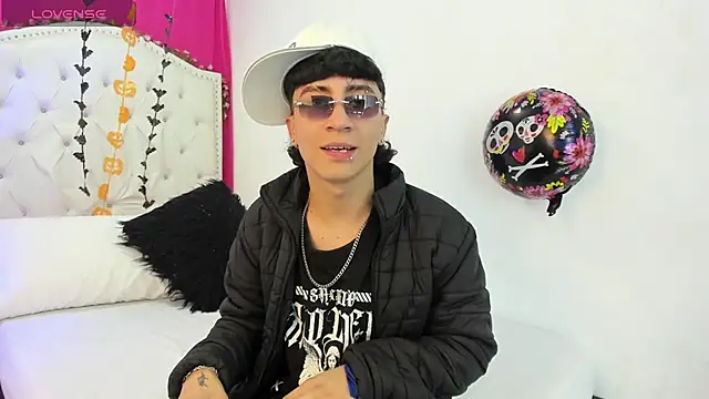 XaanderGrey online show from October 14, 2025, 7:36 pm