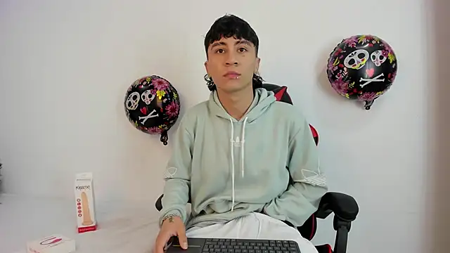 XaanderGrey online show from October 12, 2025, 7:48 pm