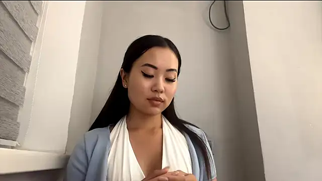 Ur neighbor Kira online show from October 9, 2025, 3:12 pm