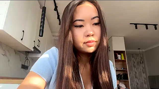 Ur neighbor Kira online show from October 24, 2025, 9:19 am