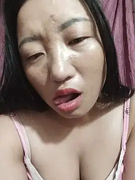 zhen-zo online show from June 9, 2026, 4:46 am