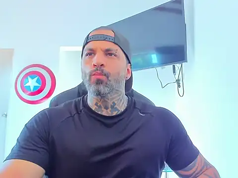 Snapshot of JoshRigby chatting on November 7, 2025, 8:24 pm JoshRigby online show from November 7, 2025, 8:24 pm