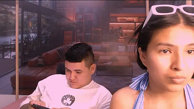 Charly and laura online show from October 5, 2025, 7:15 pm