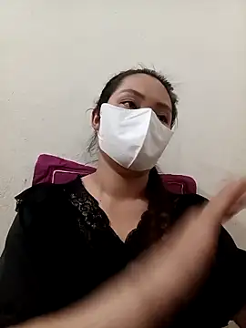 Snapshot of bree-zz chatting on December 14, 2025, 1:17 pm bree-zz online show from December 14, 2025, 1:17 pm