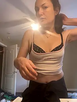 Snapshot of sexybriiiixoxo chatting on April 14, 2026, 9:42 pm sexybriiiixoxo online show from April 14, 2026, 9:42 pm